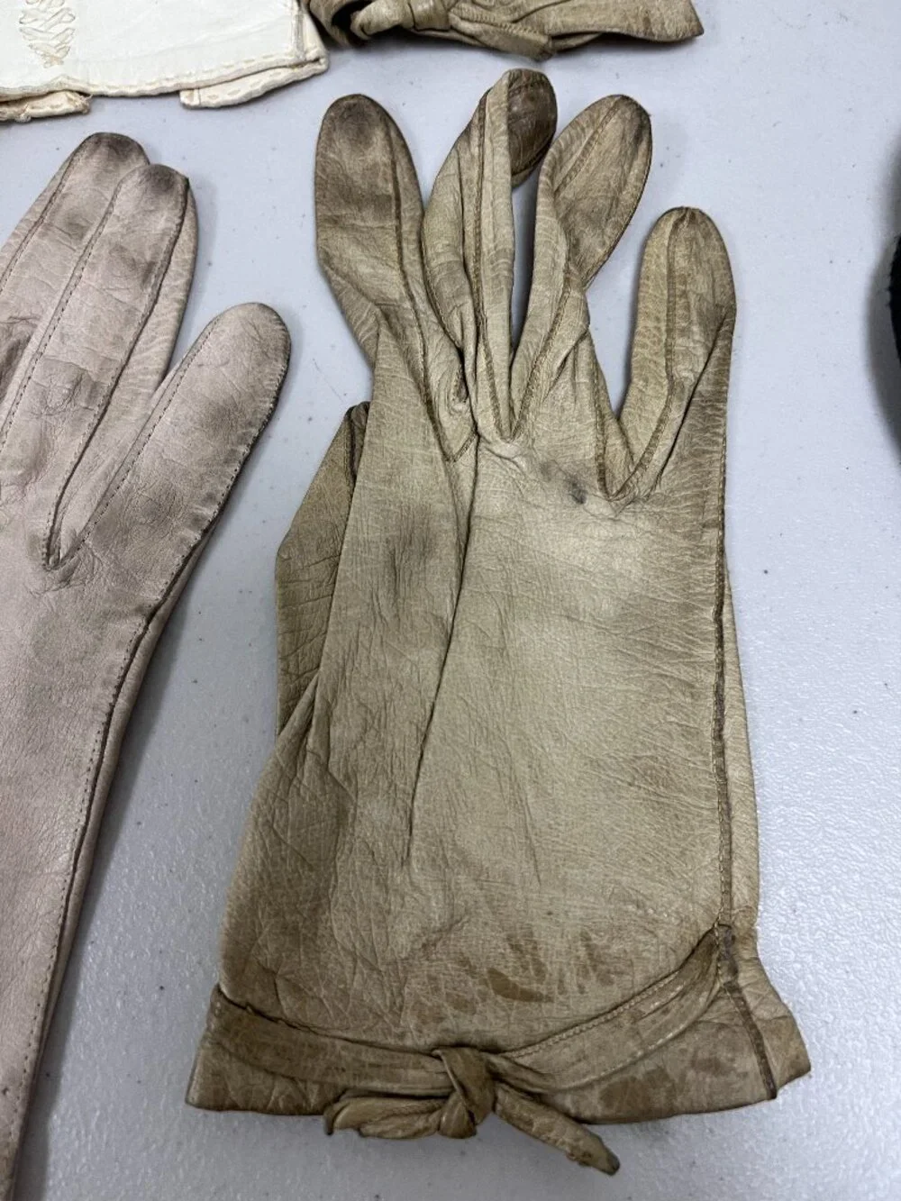 Vintage 70s kid leather gloves made in Italy Gimbels 3 pair green cream white